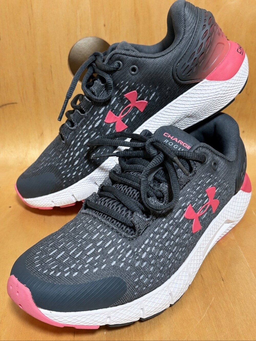 Under Armour Women's Charged Rogue 2 running shoes Gray /pink colorway US 8.5